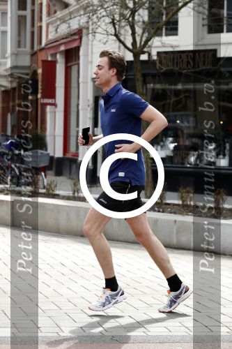 Amsterdam 3 april 2016 
Beau Schneider hard aan het lopen in Amsterdam zuid