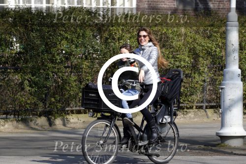 Amsterdam 12 maart 2016
Beertje v Beers met dochter op de fiets.