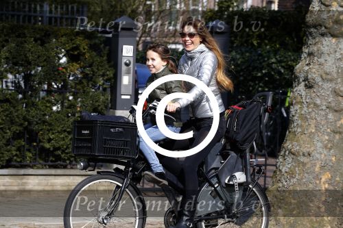 Amsterdam 12 maart 2016
Beertje v Beers met dochter op de fiets.