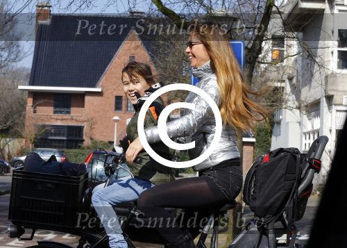 Amsterdam 12 maart 2016
Beertje v Beers met dochter op de fiets.