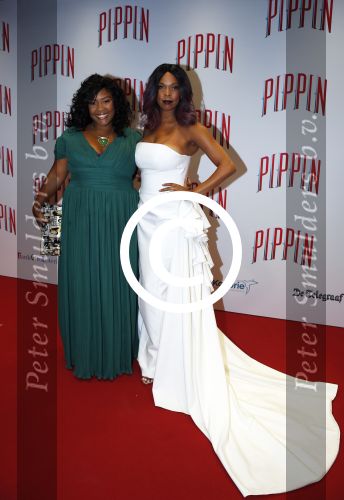 Amsterdam 10 maart 2016
Premiere Pippin in carre.  Gitty Pregers met Carolina Dijkhuizen