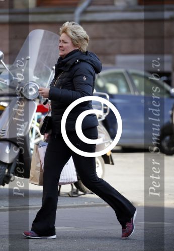 Amsterdam 14 maart 2016  
Caroline Tensen doet boodschappen in Amsterdam zuid.