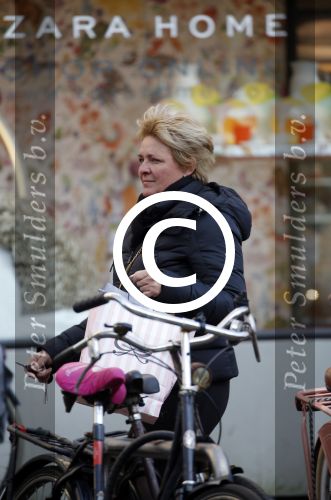 Amsterdam 14 maart 2016  
Caroline Tensen doet boodschappen in Amsterdam zuid.