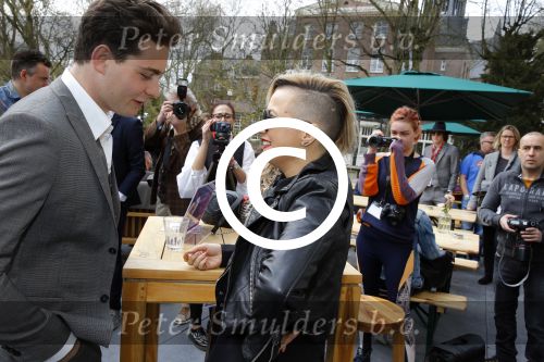 Amsterdam 9 april 2016 
Bijeenkomst van deelnemers aan het eurovision songfestival in het vondelpark.
Douwe Bob is de nederlandse inzending. Poli Genova