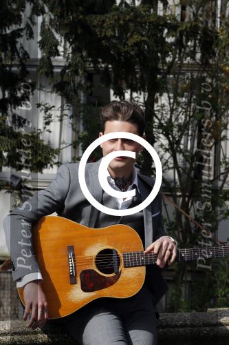 Amsterdam 9 april 2016 
Bijeenkomst van deelnemers aan het eurovision songfestival in het vondelpark.
Douwe Bob is de nederlandse inzending.