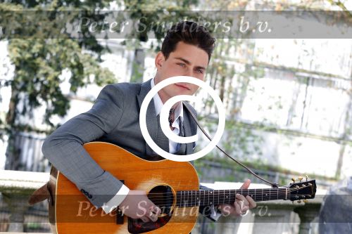 Amsterdam 9 april 2016 
Bijeenkomst van deelnemers aan het eurovision songfestival in het vondelpark.
Douwe Bob is de nederlandse inzending.