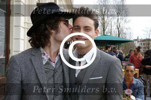 Amsterdam 9 april 2016 
Bijeenkomst van deelnemers aan het eurovision songfestival in het vondelpark.
Douwe Bob is de nederlandse inzending. manager en producer Matthijs v Duijvenbode