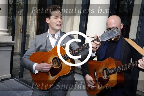Amsterdam 9 april 2016 
Bijeenkomst van deelnemers aan het eurovision songfestival in het vondelpark.
Douwe Bob is de nederlandse inzending. manager en producer Matthijs v Duijvenbode