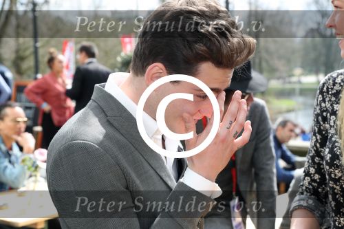 Amsterdam 9 april 2016 
Bijeenkomst van deelnemers aan het eurovision songfestival in het vondelpark.
Douwe Bob is de nederlandse inzending.
