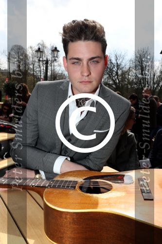 Amsterdam 9 april 2016 
Bijeenkomst van deelnemers aan het eurovision songfestival in het vondelpark.
Douwe Bob is de nederlandse inzending.