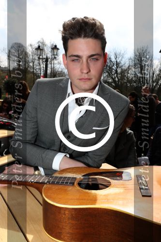 Amsterdam 9 april 2016 
Bijeenkomst van deelnemers aan het eurovision songfestival in het vondelpark.
Douwe Bob is de nederlandse inzending.