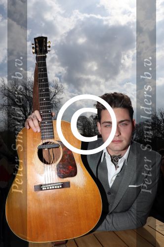 Amsterdam 9 april 2016 
Bijeenkomst van deelnemers aan het eurovision songfestival in het vondelpark.
Douwe Bob is de nederlandse inzending.