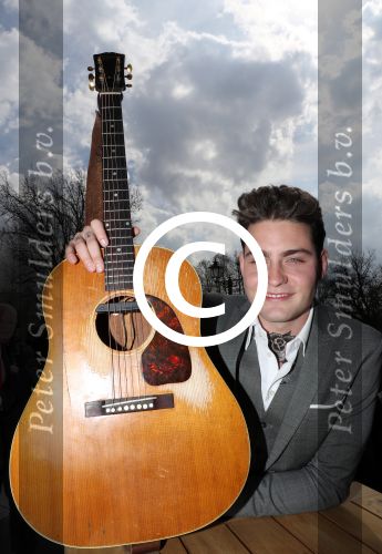 Amsterdam 9 april 2016 
Bijeenkomst van deelnemers aan het eurovision songfestival in het vondelpark.
Douwe Bob is de nederlandse inzending.