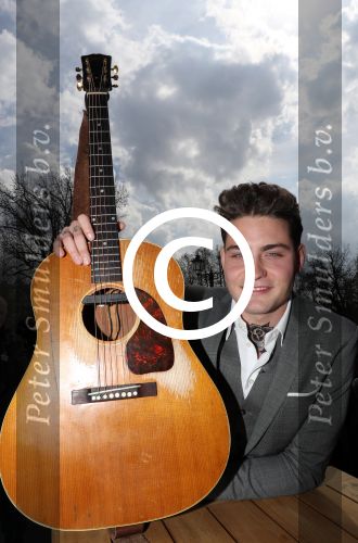 Amsterdam 9 april 2016 
Bijeenkomst van deelnemers aan het eurovision songfestival in het vondelpark.
Douwe Bob is de nederlandse inzending.