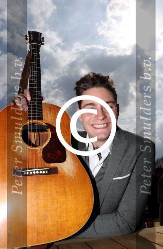 Amsterdam 9 april 2016 
Bijeenkomst van deelnemers aan het eurovision songfestival in het vondelpark.
Douwe Bob is de nederlandse inzending.
