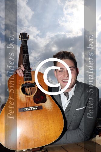 Amsterdam 9 april 2016 
Bijeenkomst van deelnemers aan het eurovision songfestival in het vondelpark.
Douwe Bob is de nederlandse inzending.
