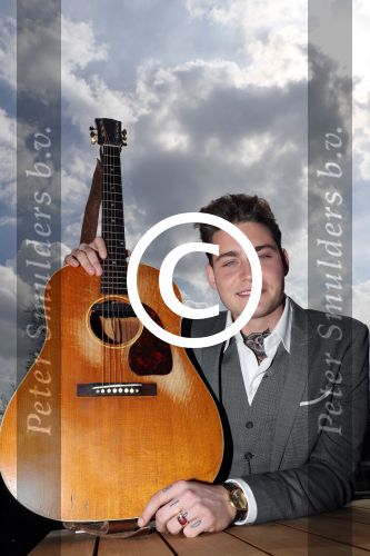 Amsterdam 9 april 2016 
Bijeenkomst van deelnemers aan het eurovision songfestival in het vondelpark.
Douwe Bob is de nederlandse inzending.