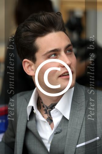 Amsterdam 9 april 2016 
Bijeenkomst van deelnemers aan het eurovision songfestival in het vondelpark.
Douwe Bob is de nederlandse inzending.