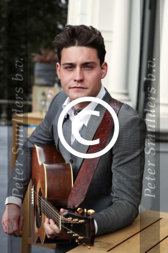 Amsterdam 9 april 2016 
Bijeenkomst van deelnemers aan het eurovision songfestival in het vondelpark.
Douwe Bob is de nederlandse inzending.