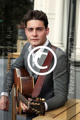 Amsterdam 9 april 2016 
Bijeenkomst van deelnemers aan het eurovision songfestival in het vondelpark.
Douwe Bob is de nederlandse inzending.