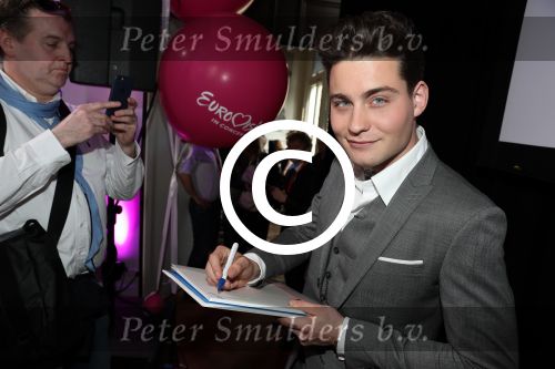 Amsterdam 9 april 2016 
Bijeenkomst van deelnemers aan het eurovision songfestival in het vondelpark.
Douwe Bob is de nederlandse inzending.