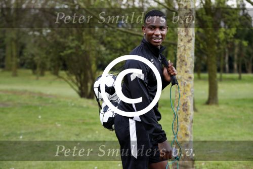 Rotterdam 13 april 2016
Life after Football LAF Voet golf met oa Eljero Elia Najib Amhali Pierre v Hooijdonk Fajah Lourens Joelle Witschge Ramon Beuk Evgeniy Levchencko Michael Mols Romano Denneboom Kahlid Boularouz en de organisatoren Regi Blinker enSoufian Asafiati