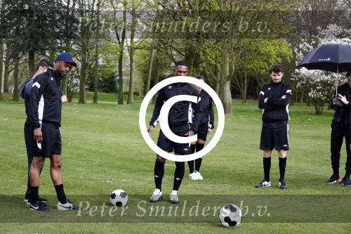 Rotterdam 13 april 2016
Life after Football LAF Voet golf met oa Eljero Elia Najib Amhali Pierre v Hooijdonk Fajah Lourens Joelle Witschge Ramon Beuk Evgeniy Levchencko Michael Mols Romano Denneboom Kahlid Boularouz en de organisatoren Regi Blinker enSoufian Asafiati
