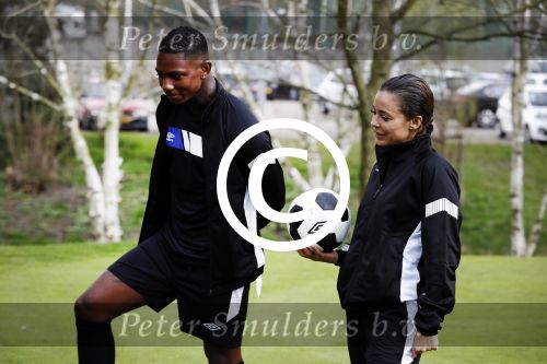 Rotterdam 13 april 2016
Life after Football LAF Voet golf met oa Eljero Elia Najib Amhali Pierre v Hooijdonk Fajah Lourens Joelle Witschge Ramon Beuk Evgeniy Levchencko Michael Mols Romano Denneboom Kahlid Boularouz en de organisatoren Regi Blinker enSoufian Asafiati