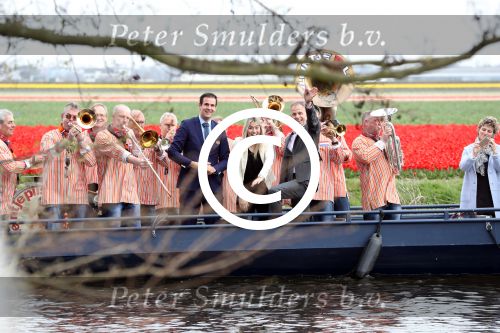 Lisse 9 april 2016
Doop van tulip Estavana Polman in de keukenhof. Estavana is de nieuwe vriendin van Rafael v d Vaart. Haar ouders zijn ook aanwezig.