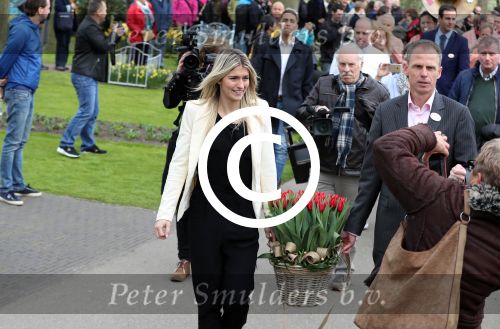 Lisse 9 april 2016
Doop van tulip Estavana Polman in de keukenhof. Estavana is de nieuwe vriendin van Rafael v d Vaart. Haar ouders zijn ook aanwezig.