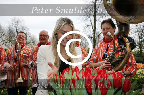 Lisse 9 april 2016
Doop van tulip Estavana Polman in de keukenhof. Estavana is de nieuwe vriendin van Rafael v d Vaart. Haar ouders zijn ook aanwezig.
