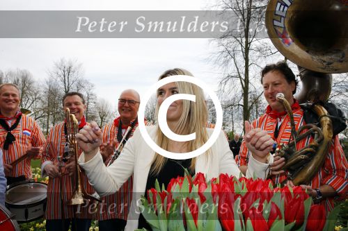 Lisse 9 april 2016
Doop van tulip Estavana Polman in de keukenhof. Estavana is de nieuwe vriendin van Rafael v d Vaart. Haar ouders zijn ook aanwezig.