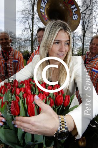 Lisse 9 april 2016
Doop van tulip Estavana Polman in de keukenhof. Estavana is de nieuwe vriendin van Rafael v d Vaart. Haar ouders zijn ook aanwezig.