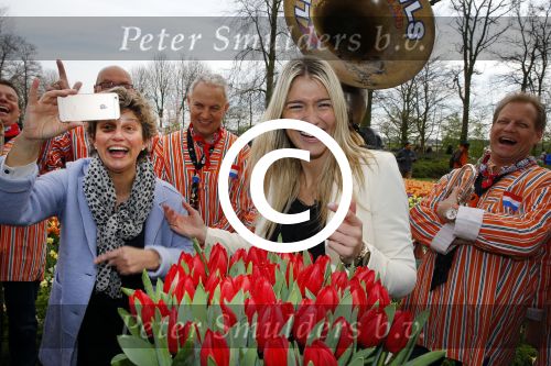 Lisse 9 april 2016
Doop van tulip Estavana Polman in de keukenhof. Estavana is de nieuwe vriendin van Rafael v d Vaart. Haar ouders zijn ook aanwezig.