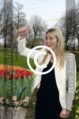 Lisse 9 april 2016
Doop van tulip Estavana Polman in de keukenhof. Estavana is de nieuwe vriendin van Rafael v d Vaart. Haar ouders zijn ook aanwezig.