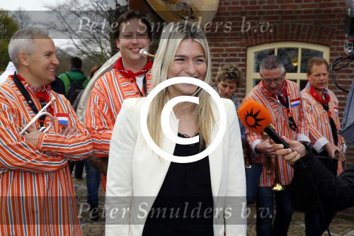 Lisse 9 april 2016
Doop van tulip Estavana Polman in de keukenhof. Estavana is de nieuwe vriendin van Rafael v d Vaart. Haar ouders zijn ook aanwezig.