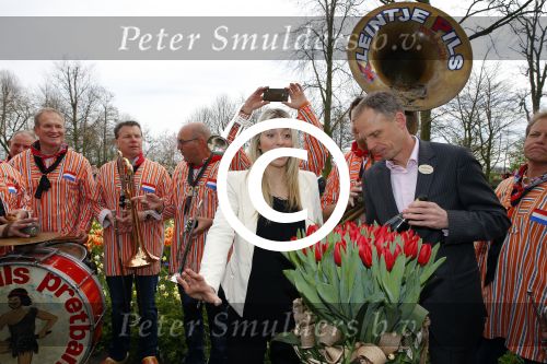 Lisse 9 april 2016
Doop van tulip Estavana Polman in de keukenhof. Estavana is de nieuwe vriendin van Rafael v d Vaart. Haar ouders zijn ook aanwezig.