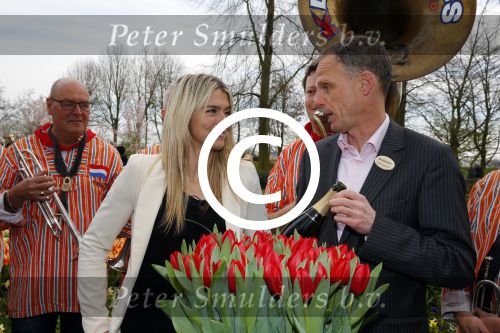 Lisse 9 april 2016
Doop van tulip Estavana Polman in de keukenhof. Estavana is de nieuwe vriendin van Rafael v d Vaart. Haar ouders zijn ook aanwezig.