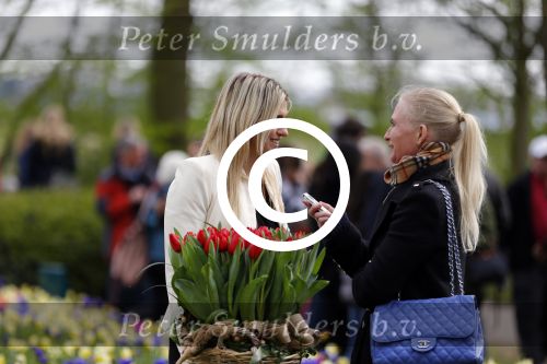 Lisse 9 april 2016
Doop van tulip Estavana Polman in de keukenhof. Estavana is de nieuwe vriendin van Rafael v d Vaart. Haar ouders zijn ook aanwezig. Annette de Vries interviewt haar