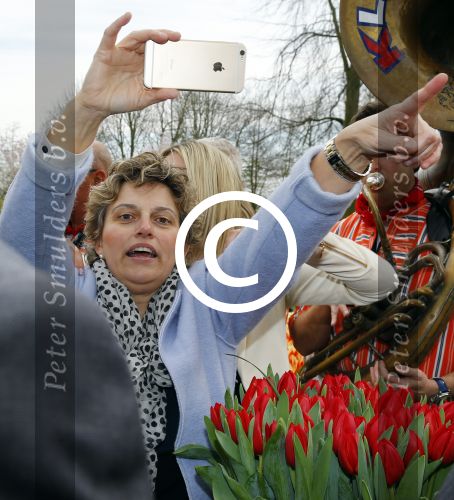 Lisse 9 april 2016
Doop van tulip Estavana Polman in de keukenhof. Estavana is de nieuwe vriendin van Rafael v d Vaart. Haar ouders zijn ook aanwezig.