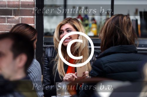 Amsterdam 9 april 2016 
Estelle Cruijff met vriendinnen op terras.