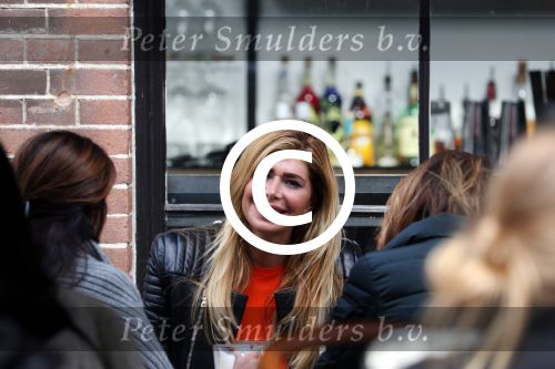 Amsterdam 9 april 2016 
Estelle Cruijff met vriendinnen op terras.