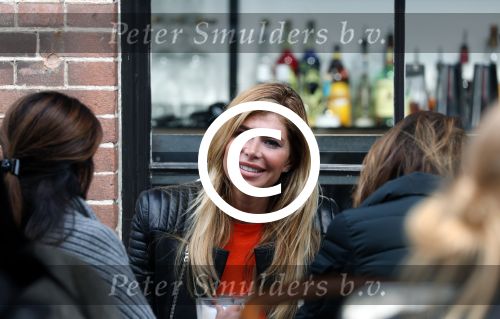 Amsterdam 9 april 2016 
Estelle Cruijff met vriendinnen op terras.