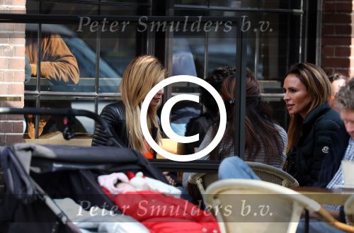Amsterdam 9 april 2016 
Estelle Cruijff met vriendinnen op terras.