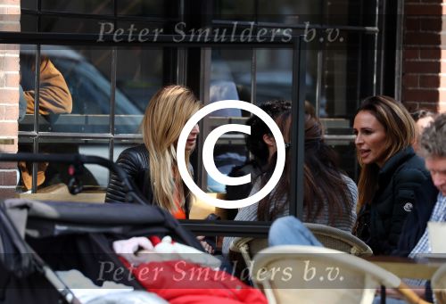 Amsterdam 9 april 2016 
Estelle Cruijff met vriendinnen op terras.