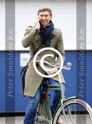 Amsterdam 20 maart 2016 
Evgeniy Levchenko bellend op zijn fiets in amsterdam zuid.