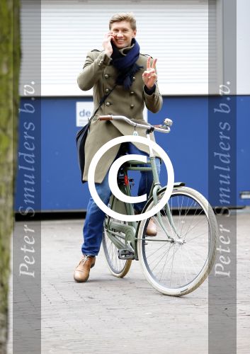 Amsterdam 20 maart 2016 
Evgeniy Levchenko bellend op zijn fiets in amsterdam zuid.