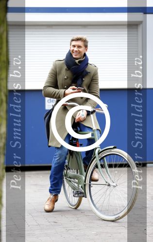 Amsterdam 20 maart 2016 
Evgeniy Levchenko bellend op zijn fiets in amsterdam zuid.
