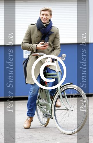 Amsterdam 20 maart 2016 
Evgeniy Levchenko bellend op zijn fiets in amsterdam zuid.