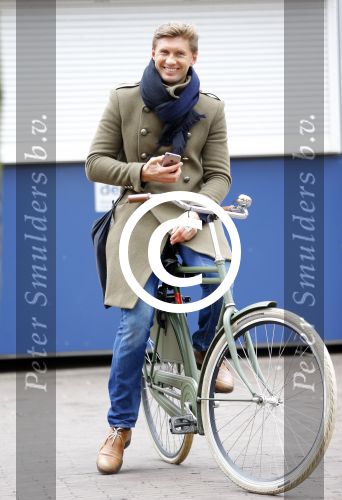 Amsterdam 20 maart 2016 
Evgeniy Levchenko bellend op zijn fiets in amsterdam zuid.